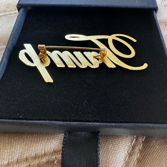 Trump brooch in gift box MAGA make America Great again patriotic brooch elegant - Picture 2 of 4